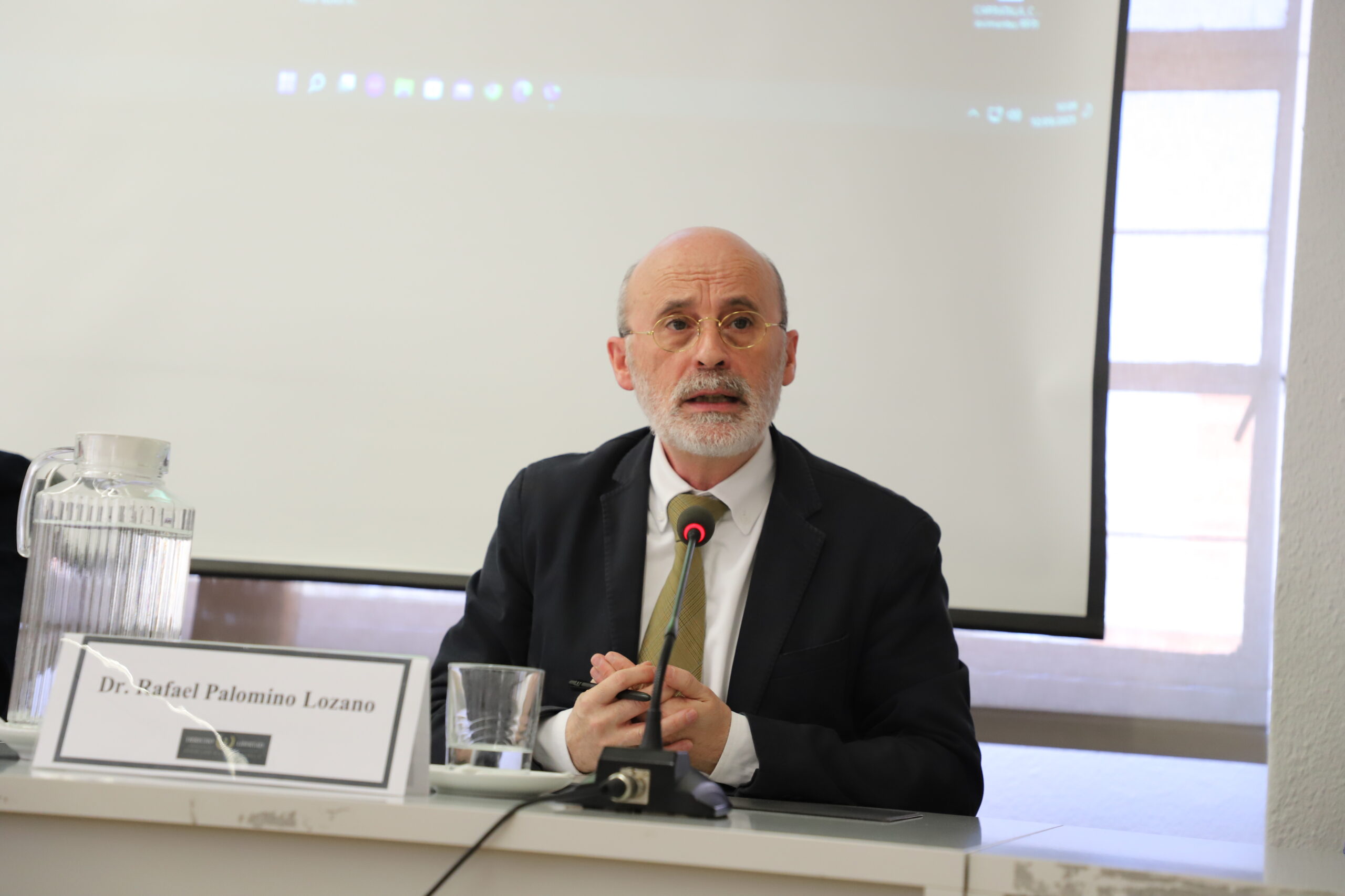 «¿Es el Derecho neutral? La relación de las normas con la moral» – Universidad Complutense de Madrid.